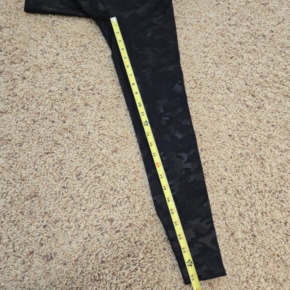 Spanx Leggings Womens Large Petite Black Gray Camo - Picture 6 of 7